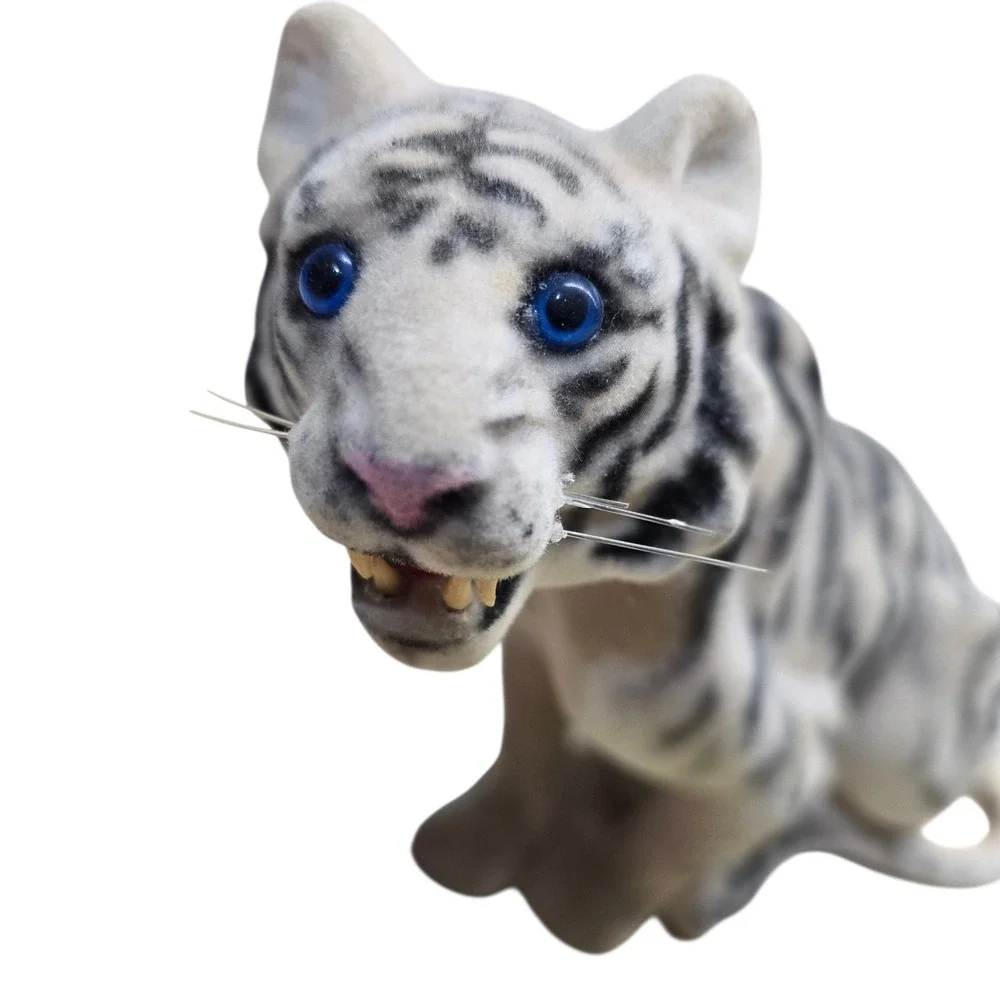 Vintage K&M Velvety Textured White Siberian Tiger Blue Eyes Figure Toy GUC